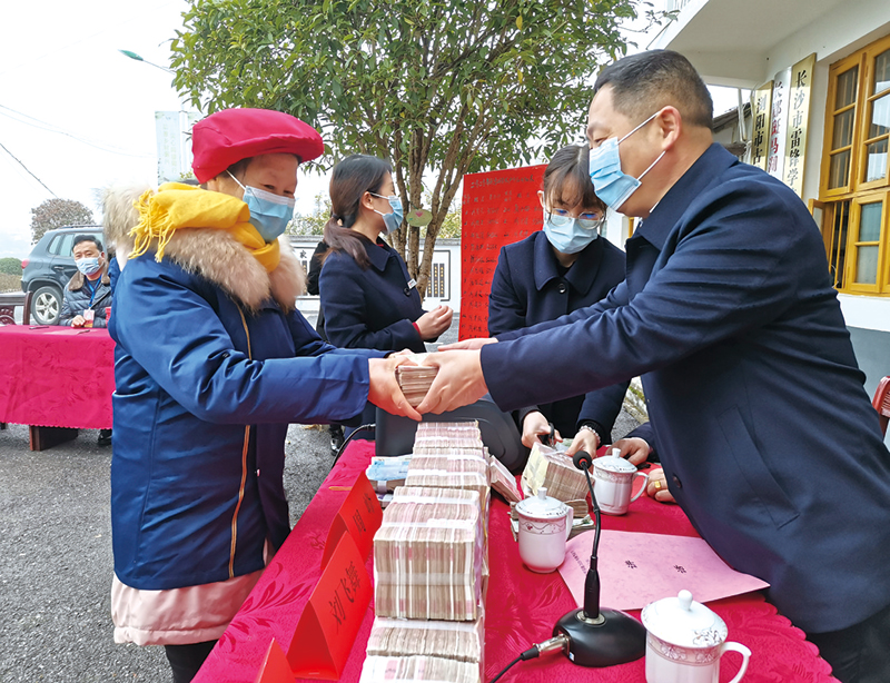 01版时政封面-7.jpg