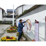 屋场建设领头羊：捐出毕生积蓄上百万，文化特色墙上绘出美丽屋场