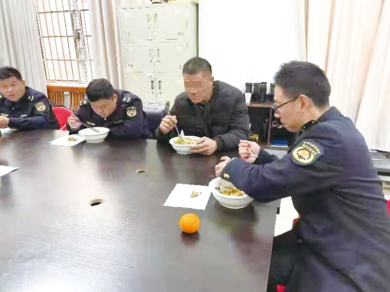 08版城管局-1.jpg 08版城管局-1.jpg