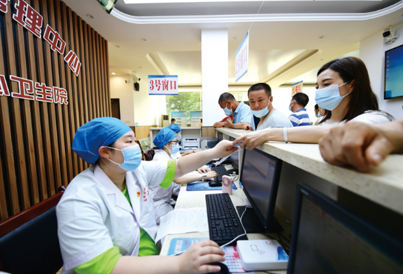 新冠疫苗接种员的24小时