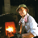 夏日，炉边，打铁匠