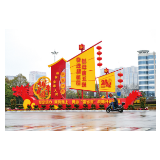 街头换“红装”
