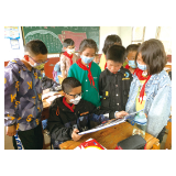 从书里看到了星河，他说“我要当天文学家”