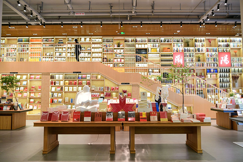 新华书店·浏阳乐之书店为市民提供了一个集阅读学习、文化交流、聚会休闲、创意生活于一体的城市文化生活空间。