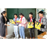 117名乡村学生提前收到“六一”礼物
