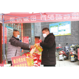 金沙信息城小区连续两年给业主送新年礼物