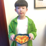 9岁男孩因一手好厨艺走红妈妈朋友圈