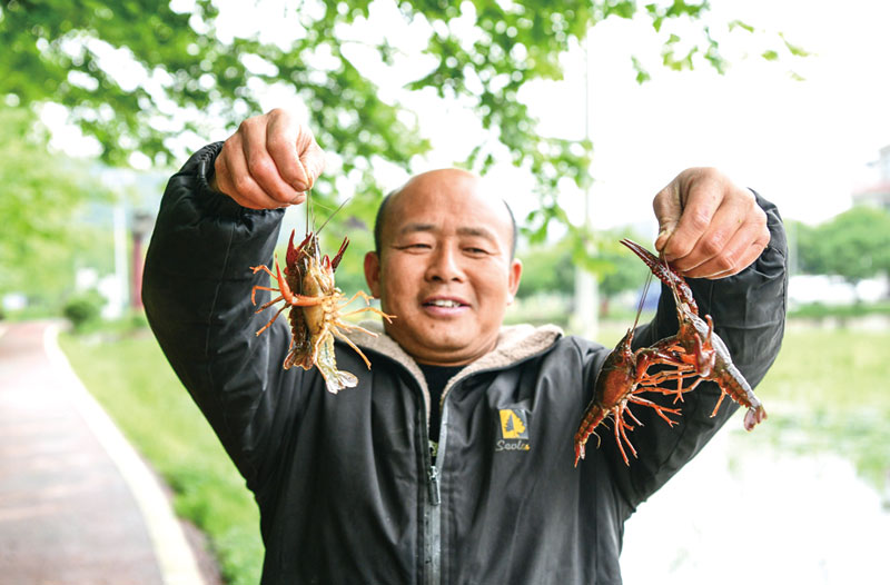 01版时政封面-10.jpg