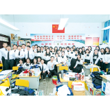 英语听力题变成班歌，学生笑着笑着就哭了