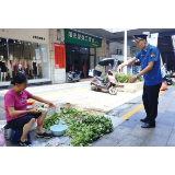 市城管局荷花中队队长杨金龙：为流动摊贩“筑巢安家”，守护城市“烟火气”