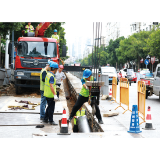 高温下，供水人在一线用汗水将蓝图变实景