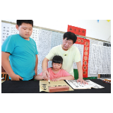 乡村坚守教师朱文华：坚守乡村讲台35年，创办书法特色学校