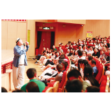 浏阳首场解压脱口秀上演，千人同频爆笑