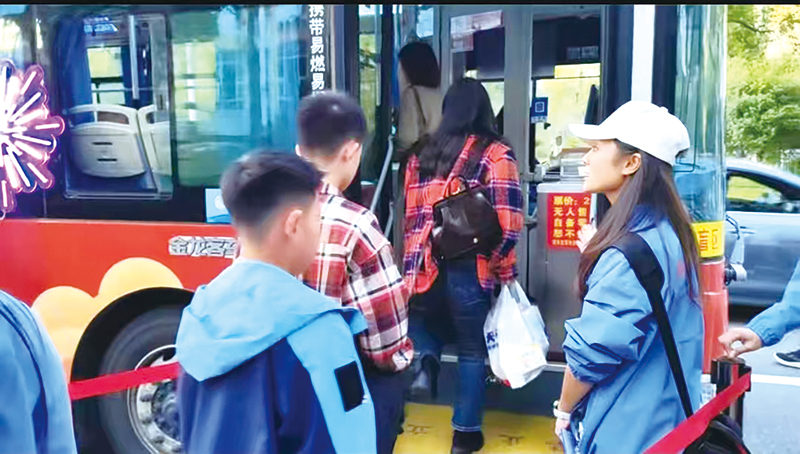 07版花炮节-4.jpg 07版花炮节-4.jpg