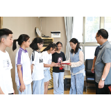 女企业家在家乡设立长期助学项目,照亮困境学子前行路