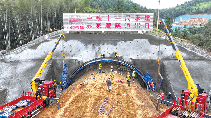 01版封面-12.jpg 01版封面-12.jpg