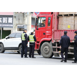 部门联合“亮剑”查获10辆违法货车