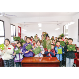 点赞的不仅是“限定款”包包 更是对生活的热爱