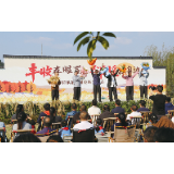 “农民模特队”田野T台秀丰收