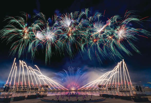 2025年周末焰火秀圆满收官，微烟无硫烟花闪耀夜空