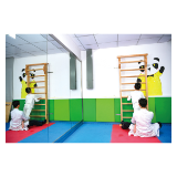 爱心关怀下,12岁脑瘫患儿在缓慢成长