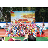 56个民族主题方阵亮相，操场上刮起“最炫民族风”