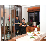 “80后”夫妻上门做饭，一方灶台烹饪百家滋味