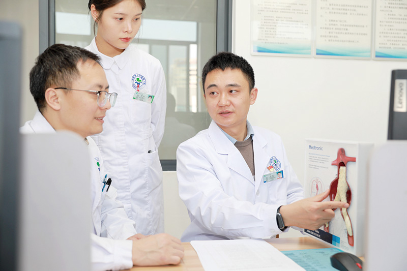 04、05版人民医院-7.jpg 04、05版人民医院-7.jpg