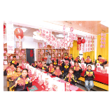 一马当先 纸上生“骏” 一把剪刀“剪”出生动美育课