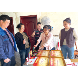坚强母亲撑起一个家，两个儿子相继从军报国