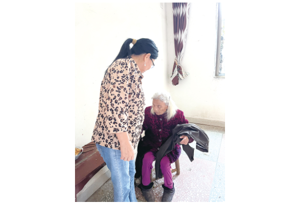 她用孝心守护承诺，照顾失明婆婆30年儿女也传承良好家风