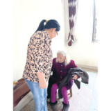 她用孝心守护承诺，照顾失明婆婆30年儿女也传承良好家风