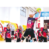55岁主攻手：用热爱续写球场荣耀