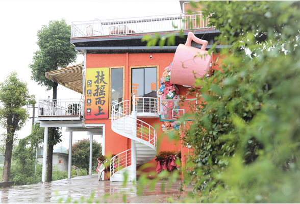 掘金新消费丨老农庄新添咖啡屋，借力焰火秀引各地游客打卡