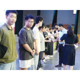浏阳田家炳实验中学给907名学子发放“永久餐券”