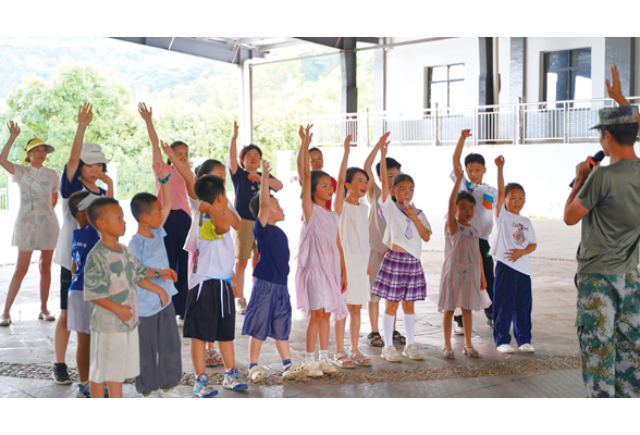“红色+焰火”夏令营二期满员开营 亲子共赴暑期旅程