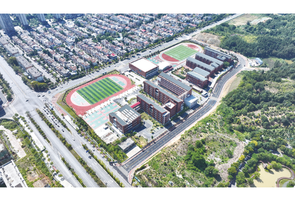 新学校旁通新路——优化交通微循环，畅通师生出行