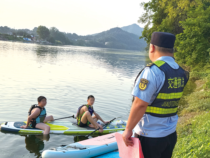 06版民生深读-3.jpg