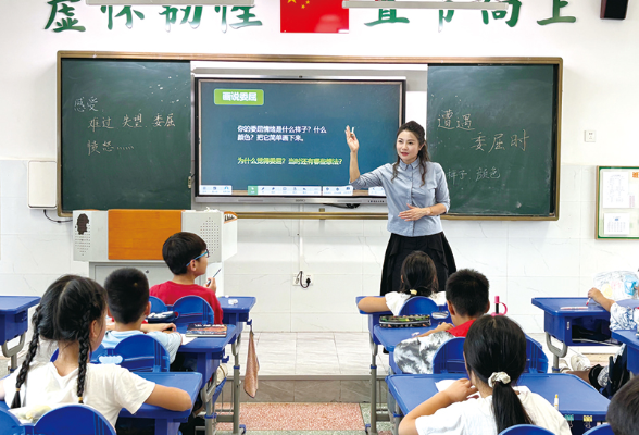 师者如是丨大瑶镇南山完小校长吴小艳：既教孩子也教家长，为乡村家庭教育开“良方”