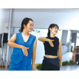 轻创业 好生活丨从灶台到舞台，中年妈妈们“舞”出新天地