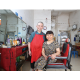 “青春理发店”承载岁月温情和匠心