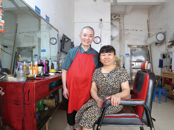 “青春理发店”承载岁月温情和匠心