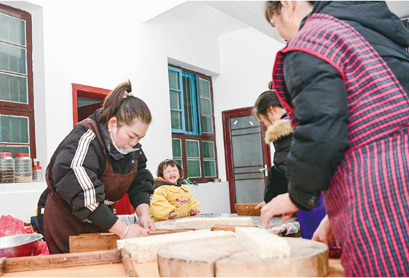 全家上阵，端出一桌“浏阳年味”