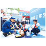 安全课堂搬到村民家门口