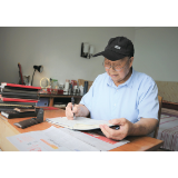 我和浏阳日报的故事丨每天摘抄《浏阳日报》,84岁老人五年写下十本笔记
