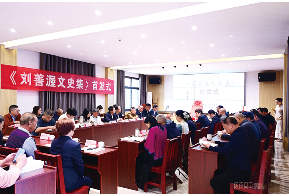 散落百年的珍贵笔墨，被一页页“捡”回来