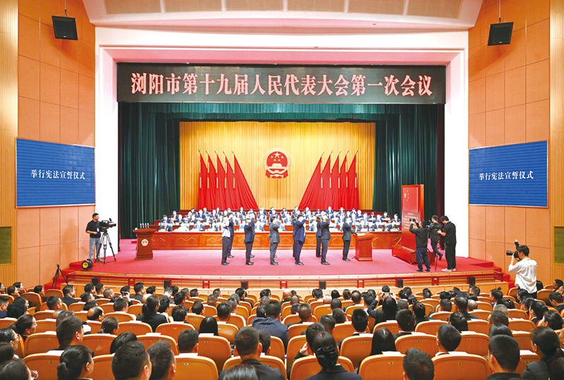 01版时政封面-9.jpg