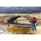 别让“乡愁古桥”变成“越野赛道”