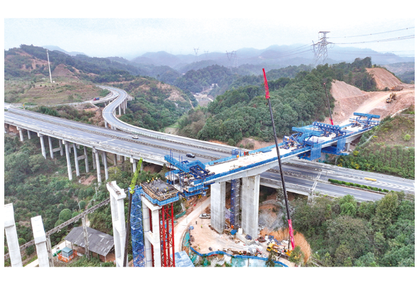 浏江高速武深高速跨线桥正加速合龙
