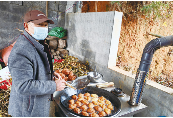 炸发肉的香味飘出院墙，老屋里留住“农耕记忆”